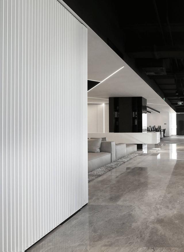 上海写字楼装潢- 纯白色的时尚办公空间设计